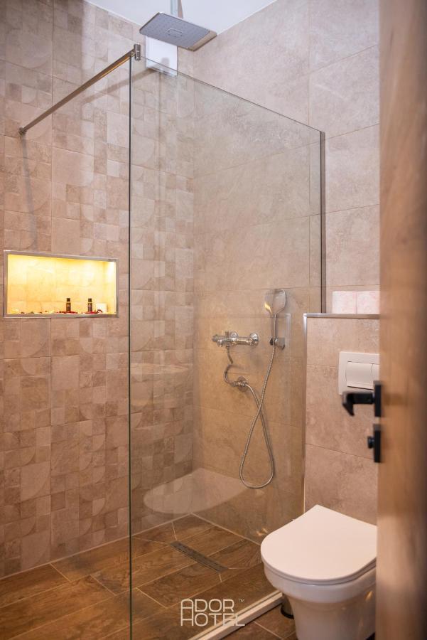 Ador Hotel North Mitrovica Екстер'єр фото