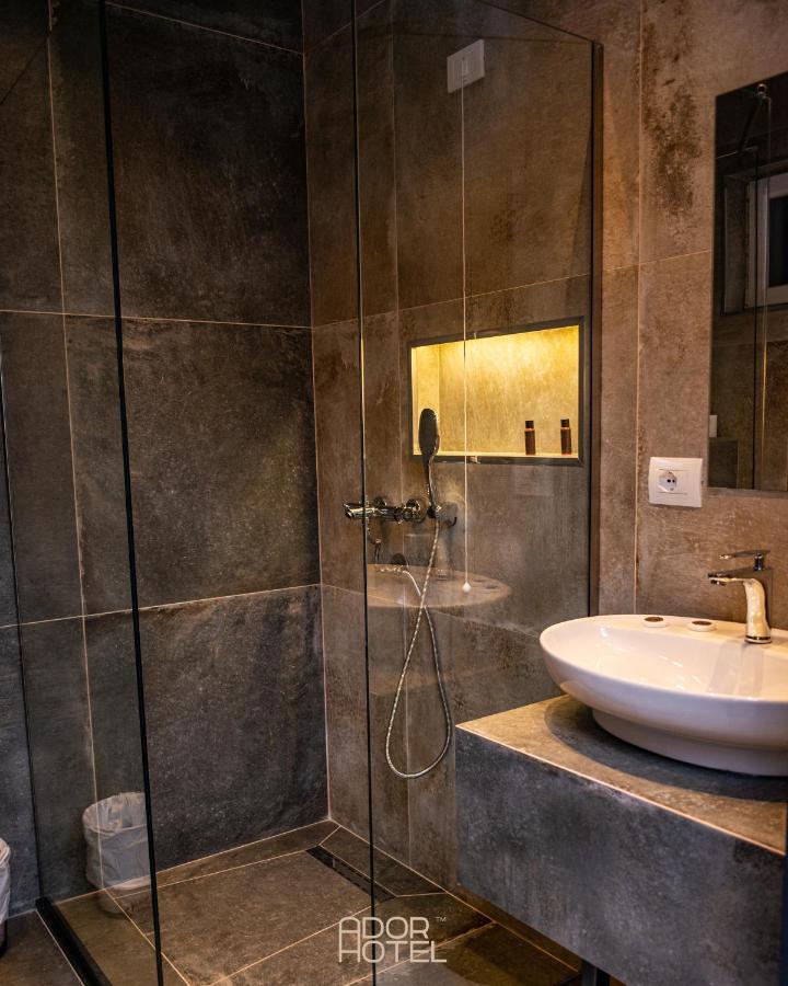 Ador Hotel North Mitrovica Екстер'єр фото