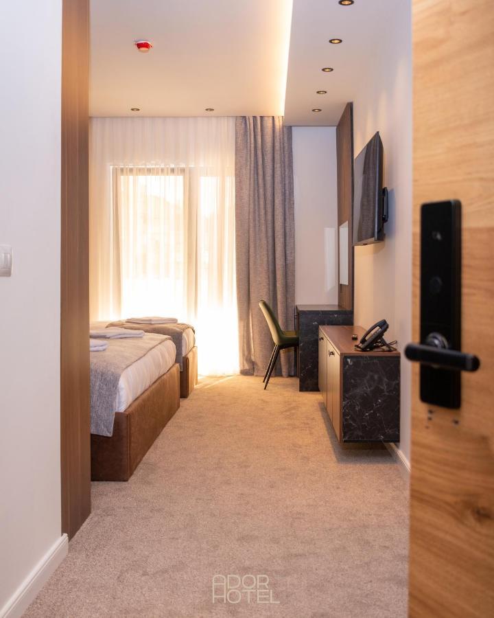 Ador Hotel North Mitrovica Екстер'єр фото