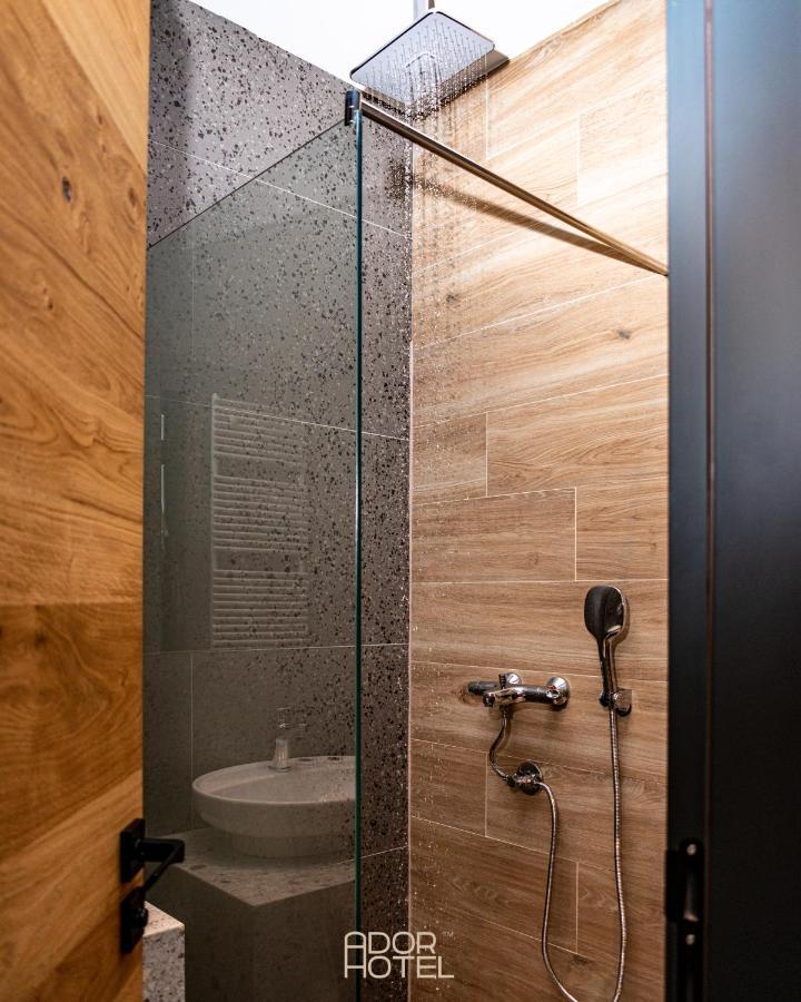 Ador Hotel North Mitrovica Екстер'єр фото