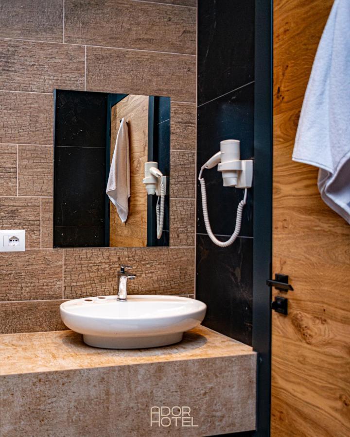 Ador Hotel North Mitrovica Екстер'єр фото