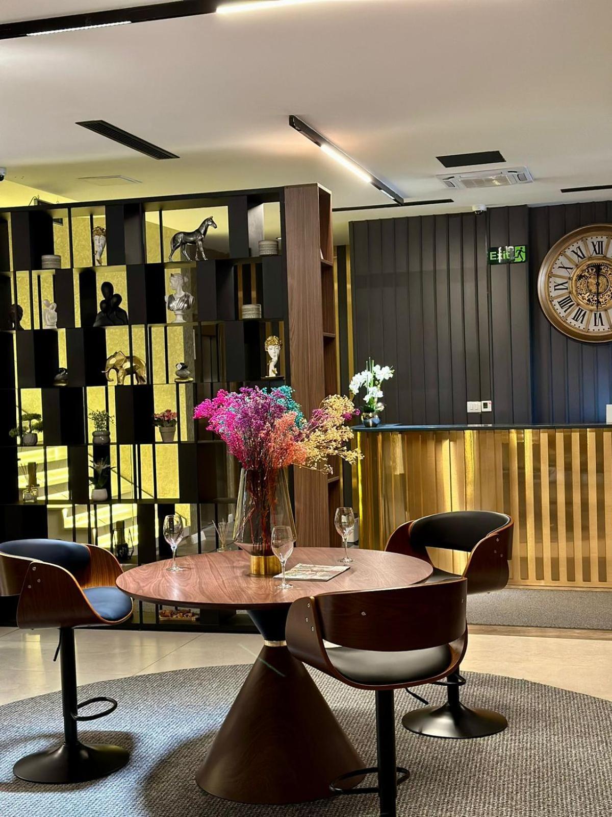 Ador Hotel North Mitrovica Екстер'єр фото