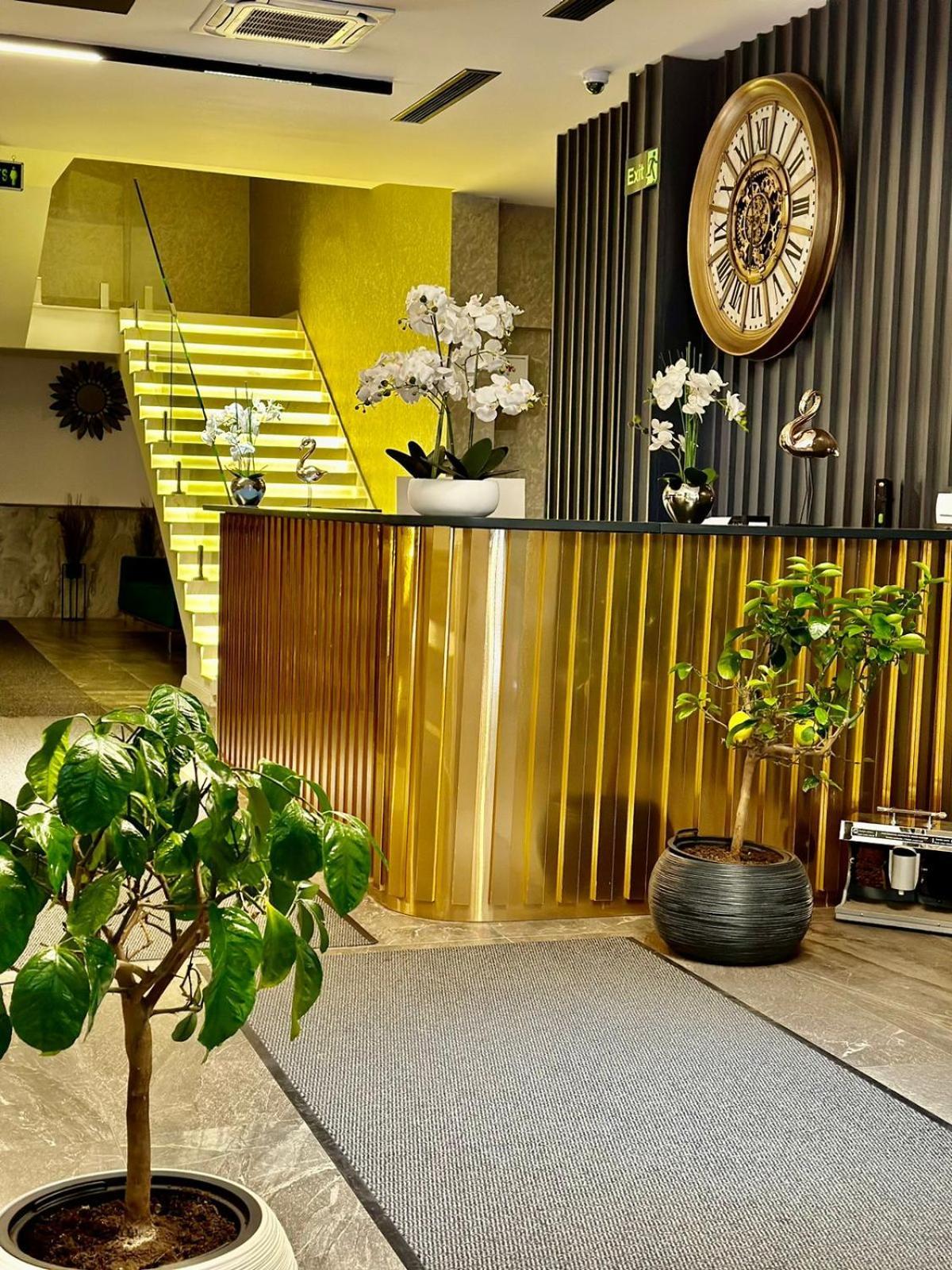 Ador Hotel North Mitrovica Екстер'єр фото