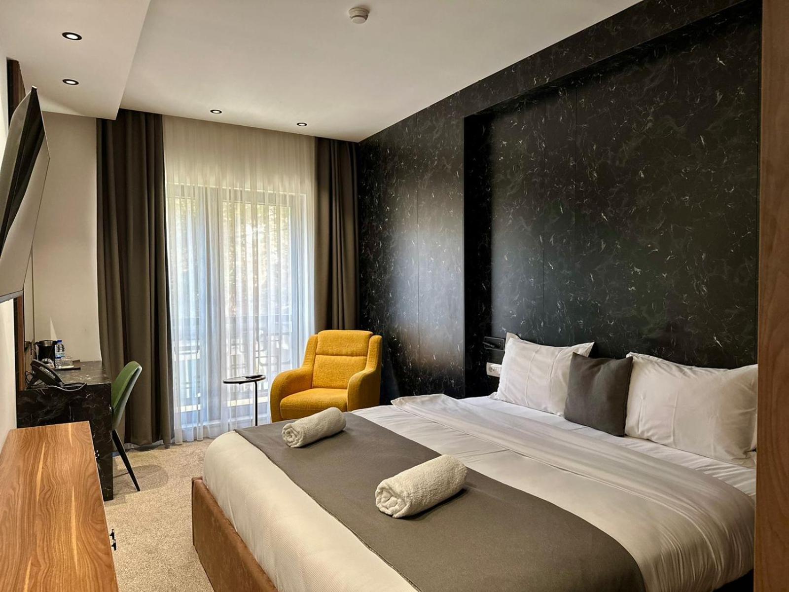 Ador Hotel North Mitrovica Екстер'єр фото